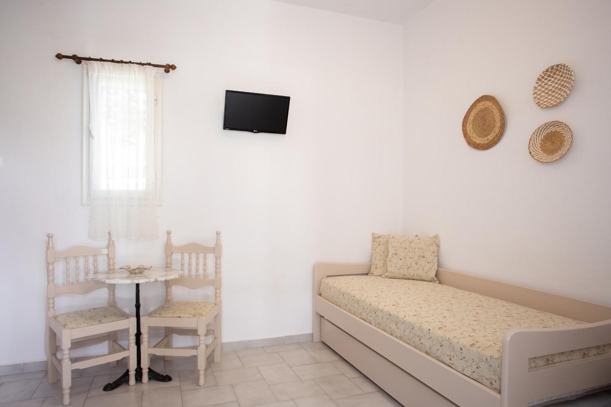 Dora'S Studios & Apartments Mégas Yialós-Nítes Eksteriør billede